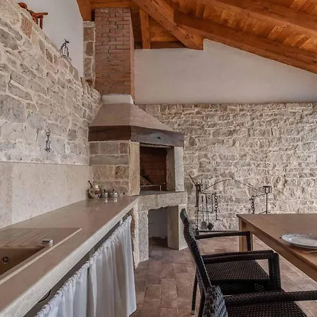 Rustical Countryside With Swimming Pool In Sveti Lovrec *