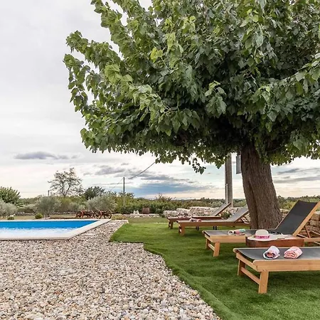 Rustical Countryside With Swimming Pool In Sveti Lovrec