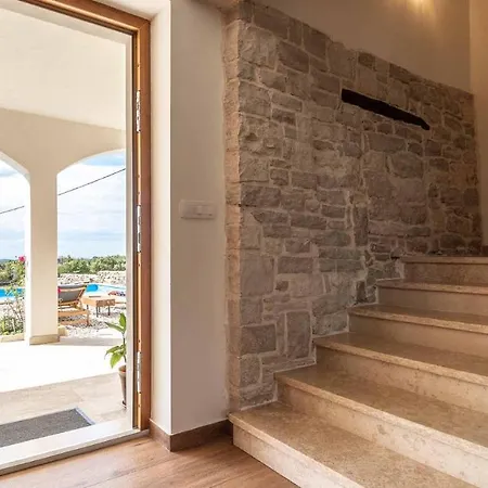 Villa Rustical Countryside With Swimming Pool In Sveti Lovrec *