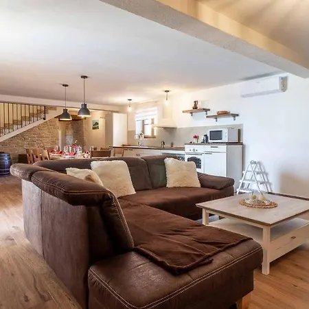 Villa Rustical Countryside With Swimming Pool In Sveti Lovrec Sveti Lovrec Pazenaticki
