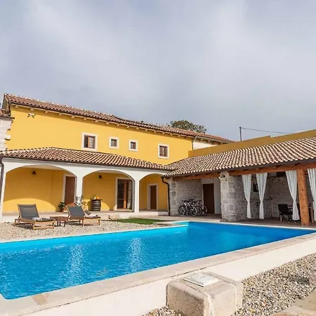 Rustical Countryside With Swimming Pool In Sveti Lovrec *